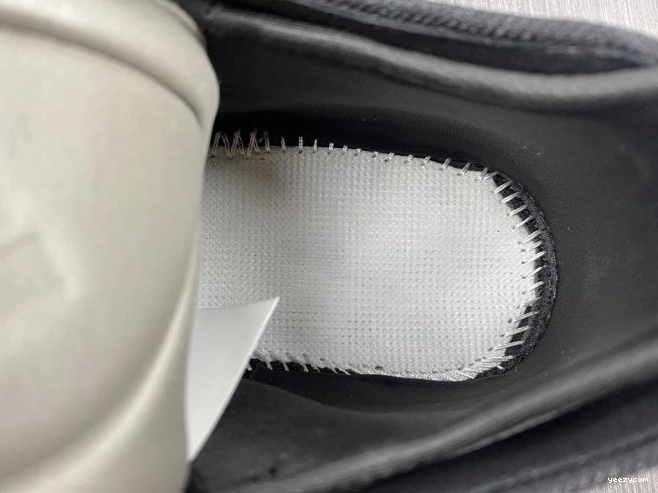 ADIDAS H68031 400 YEEZY 0821